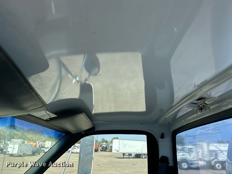 image for item EG1147 2000 Chevrolet  C7500 propane delivery truck