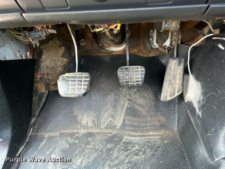 image for item EG1147 2000 Chevrolet  C7500 propane delivery truck