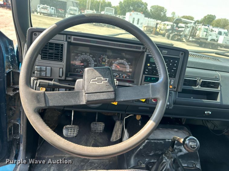 image for item EG1147 2000 Chevrolet  C7500 propane delivery truck