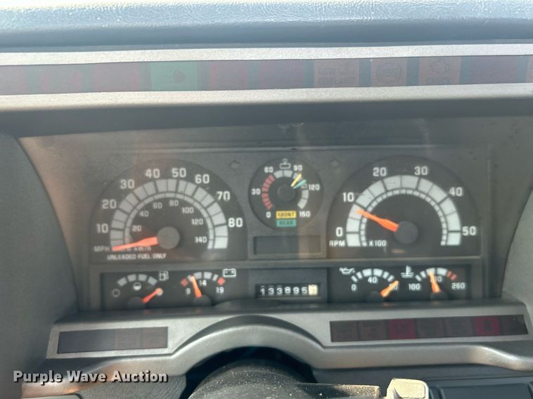 image for item EG1147 2000 Chevrolet  C7500 propane delivery truck