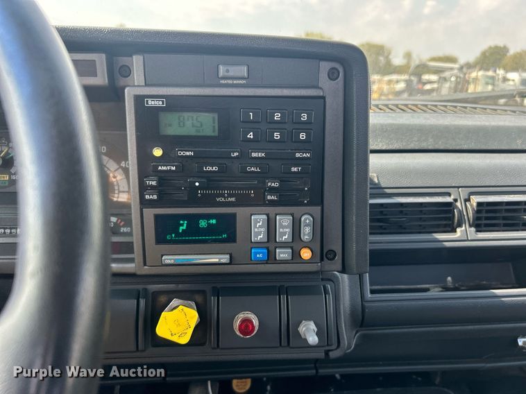 image for item EG1147 2000 Chevrolet  C7500 propane delivery truck