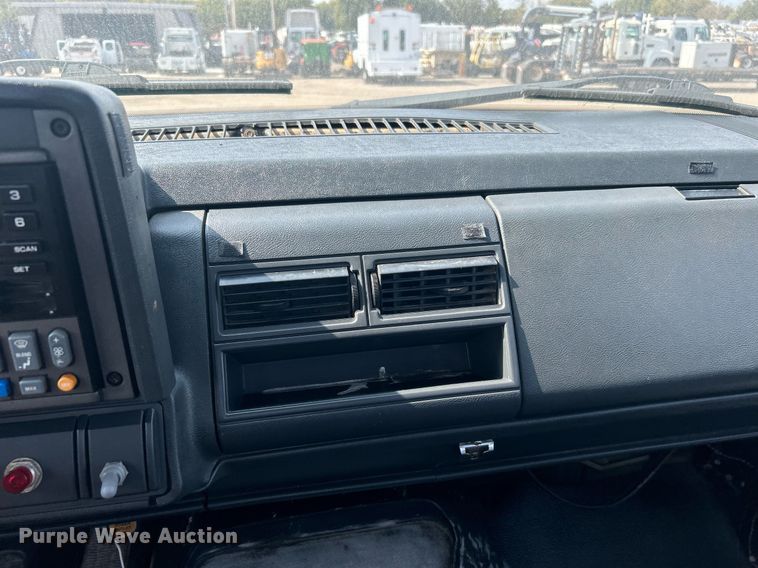 image for item EG1147 2000 Chevrolet  C7500 propane delivery truck