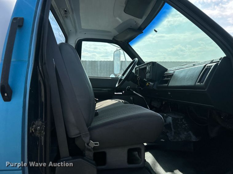 image for item EG1147 2000 Chevrolet  C7500 propane delivery truck