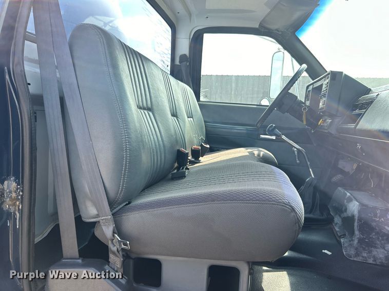 image for item EG1147 2000 Chevrolet  C7500 propane delivery truck