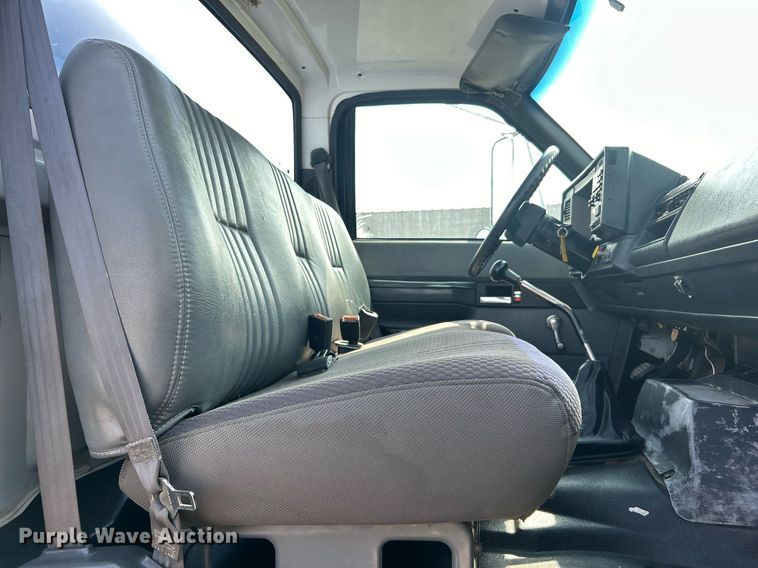 image for item EG1147 2000 Chevrolet  C7500 propane delivery truck