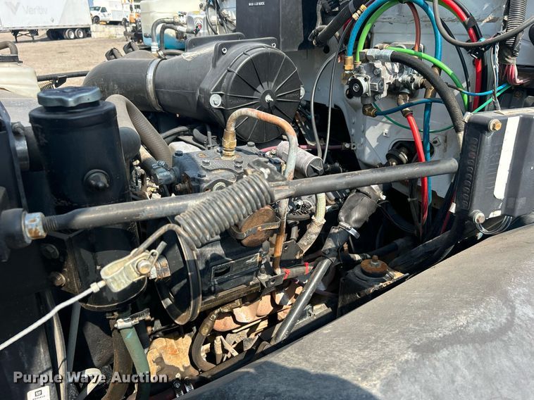 image for item EG1147 2000 Chevrolet  C7500 propane delivery truck