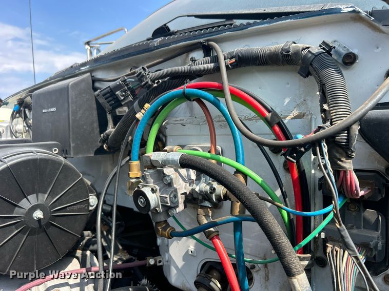 image for item EG1147 2000 Chevrolet  C7500 propane delivery truck