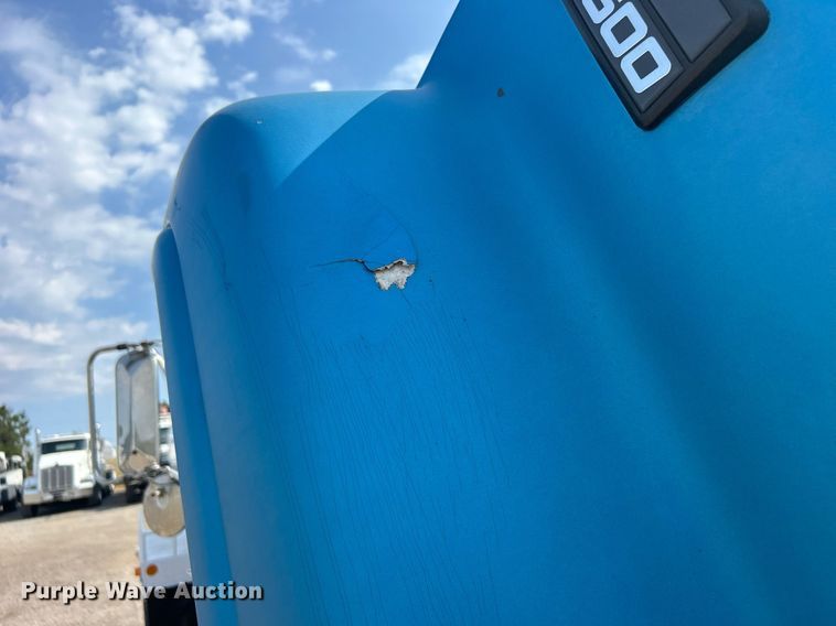 image for item EG1147 2000 Chevrolet  C7500 propane delivery truck