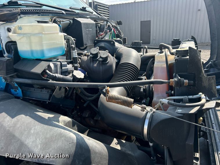 image for item EG1147 2000 Chevrolet  C7500 propane delivery truck