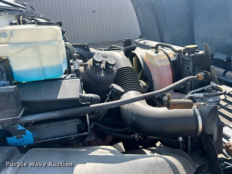 image for item EG1147 2000 Chevrolet  C7500 propane delivery truck