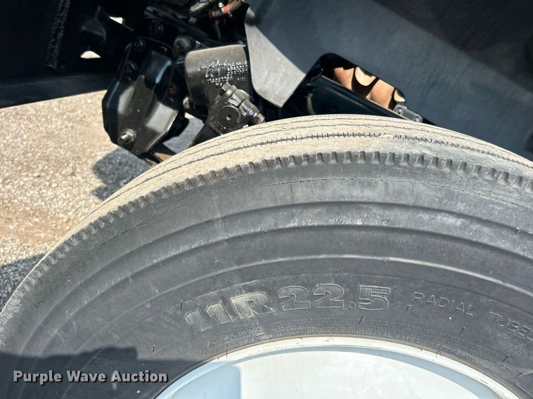 image for item EG1147 2000 Chevrolet  C7500 propane delivery truck