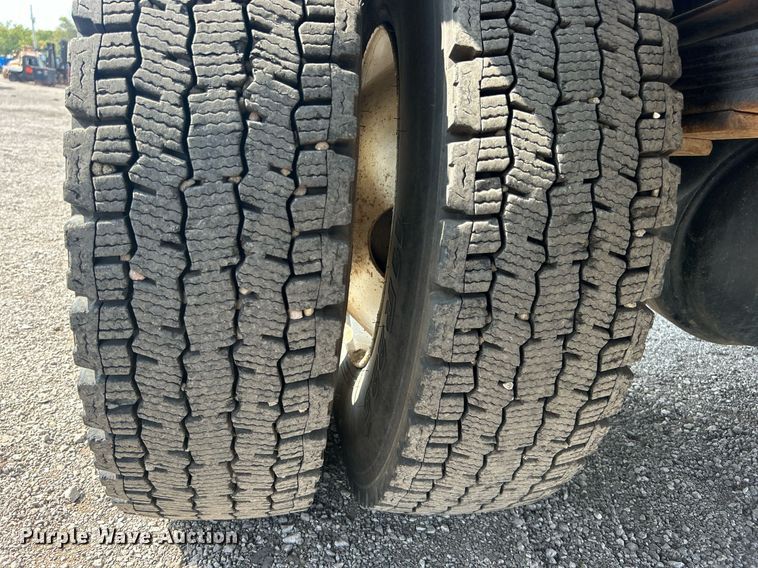 image for item EG1147 2000 Chevrolet  C7500 propane delivery truck