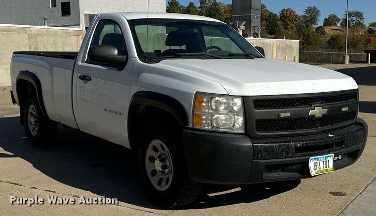 image for item EG6792 2010 Chevrolet Silverado 1500 pickup truck