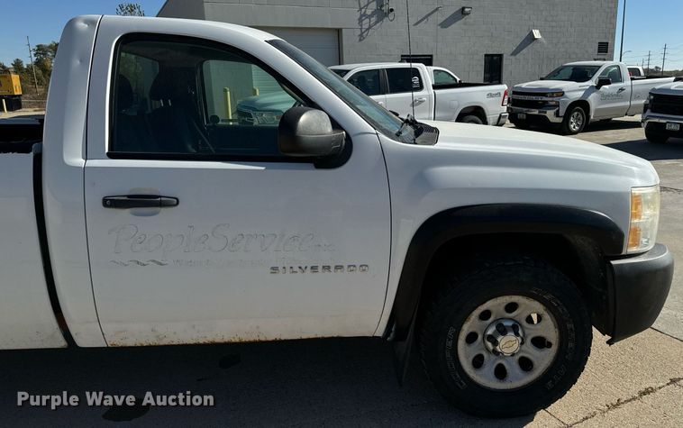 image for item EG6792 2010 Chevrolet Silverado 1500 pickup truck