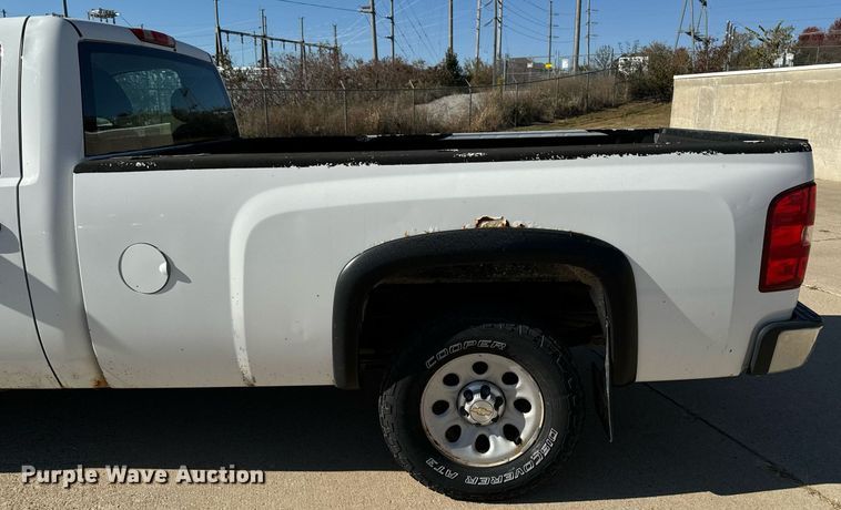 image for item EG6792 2010 Chevrolet Silverado 1500 pickup truck