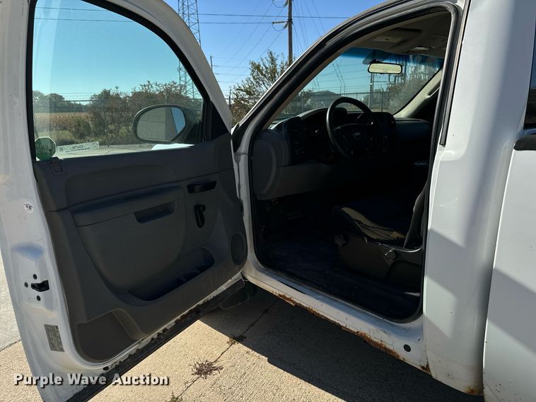 image for item EG6792 2010 Chevrolet Silverado 1500 pickup truck