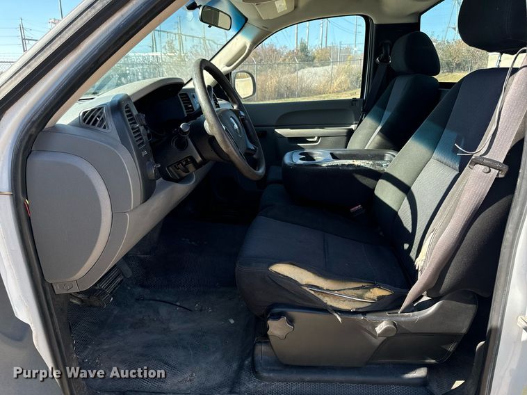 image for item EG6792 2010 Chevrolet Silverado 1500 pickup truck