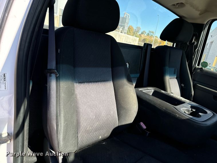 image for item EG6792 2010 Chevrolet Silverado 1500 pickup truck