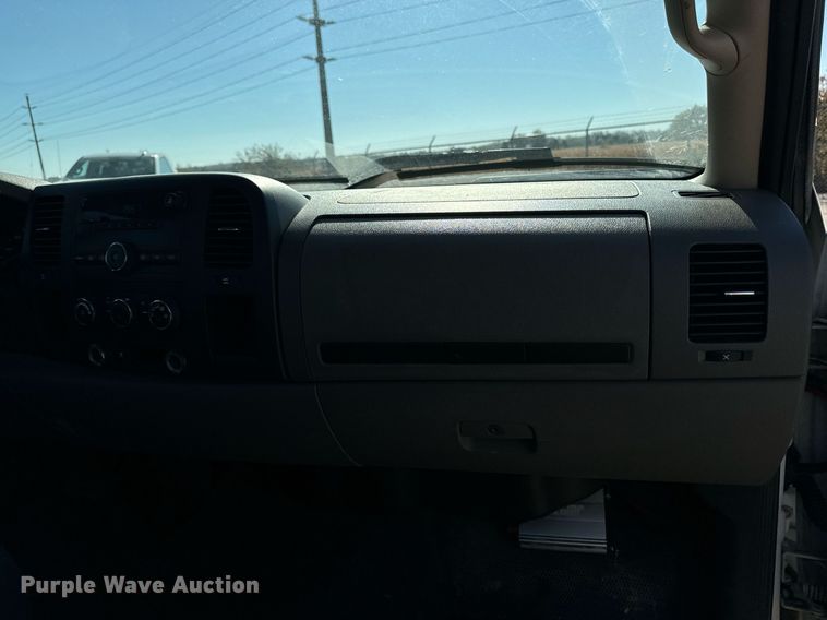 image for item EG6792 2010 Chevrolet Silverado 1500 pickup truck