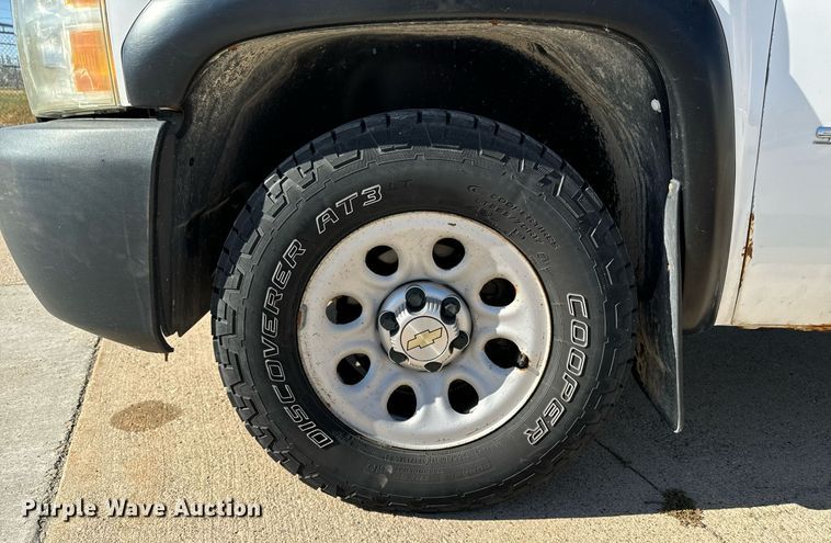 image for item EG6792 2010 Chevrolet Silverado 1500 pickup truck