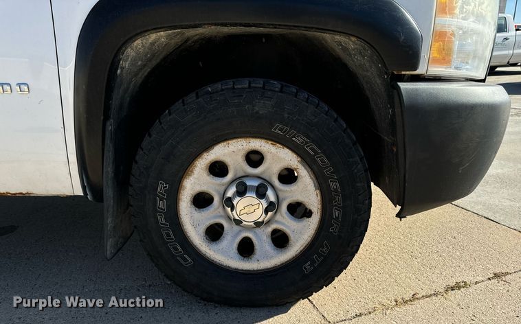 image for item EG6792 2010 Chevrolet Silverado 1500 pickup truck