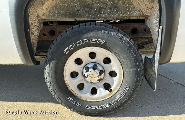 image for item EG6792 2010 Chevrolet Silverado 1500 pickup truck