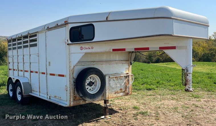 image for item EH2842 2008 Circle D Corp 6816GNST livestock trailer