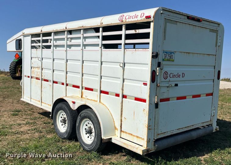 image for item EH2842 2008 Circle D Corp 6816GNST livestock trailer