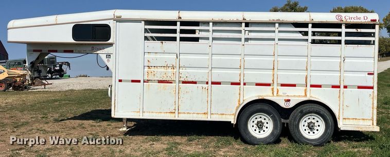 image for item EH2842 2008 Circle D Corp 6816GNST livestock trailer