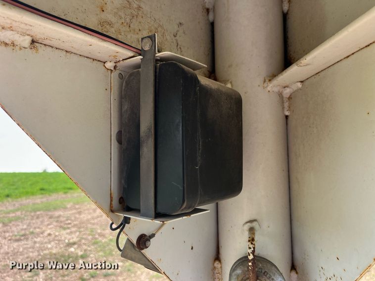 image for item EH2842 2008 Circle D Corp 6816GNST livestock trailer