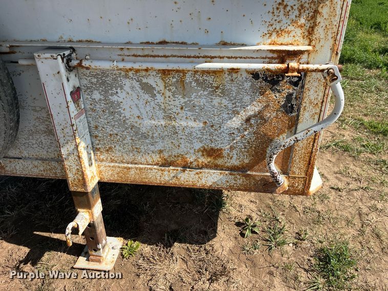 image for item EH2842 2008 Circle D Corp 6816GNST livestock trailer