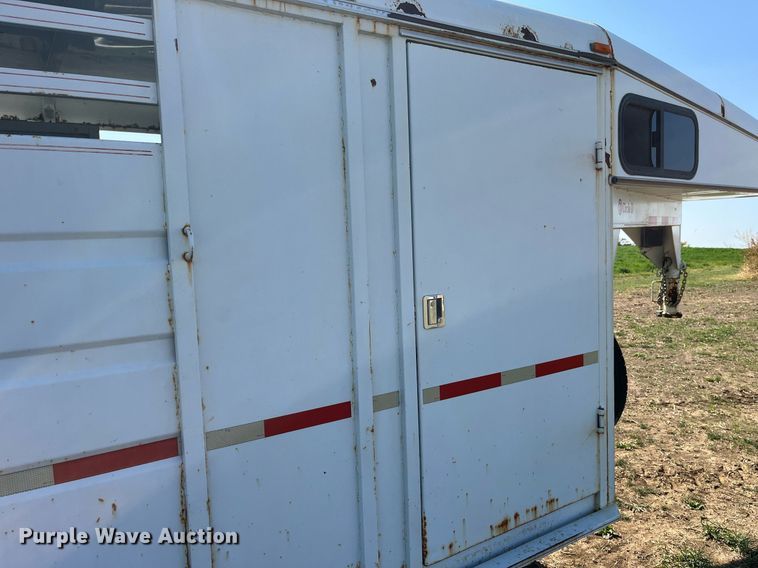 image for item EH2842 2008 Circle D Corp 6816GNST livestock trailer