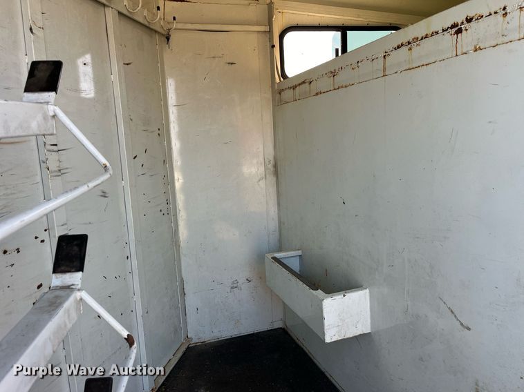image for item EH2842 2008 Circle D Corp 6816GNST livestock trailer