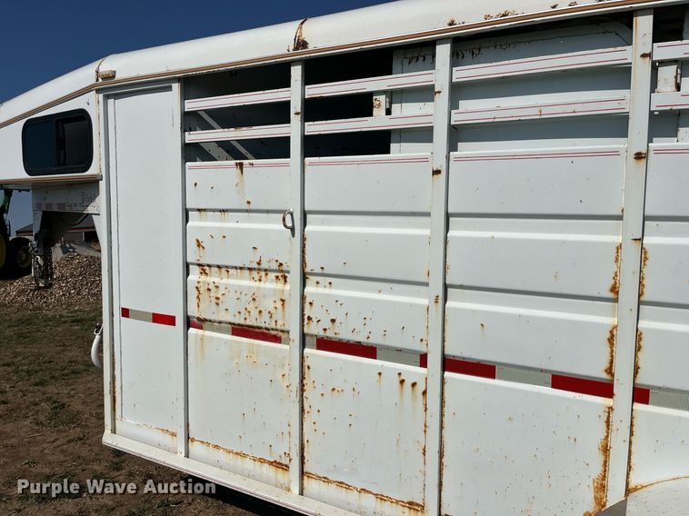 image for item EH2842 2008 Circle D Corp 6816GNST livestock trailer