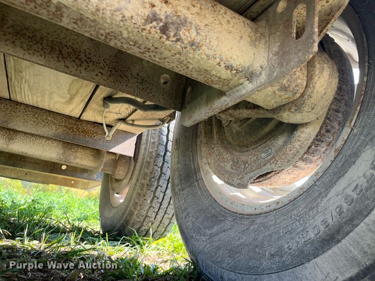 image for item EH2842 2008 Circle D Corp 6816GNST livestock trailer