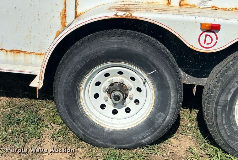 image for item EH2842 2008 Circle D Corp 6816GNST livestock trailer