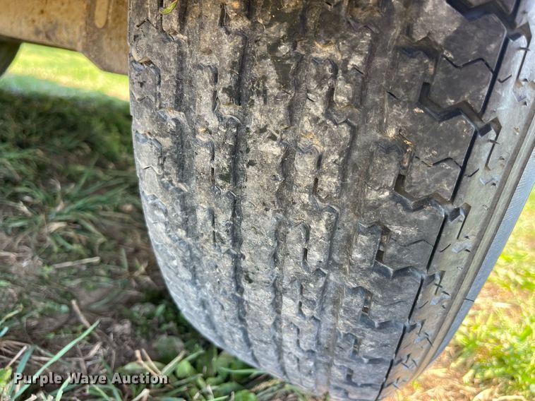 image for item EH2842 2008 Circle D Corp 6816GNST livestock trailer