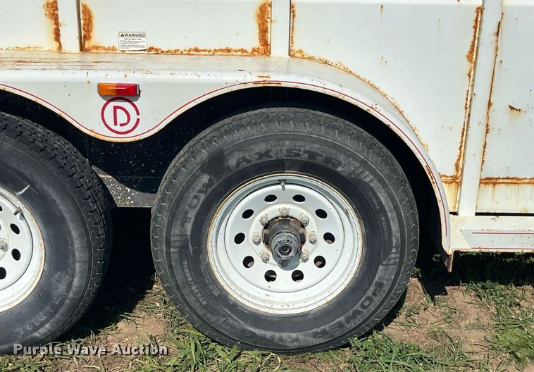 image for item EH2842 2008 Circle D Corp 6816GNST livestock trailer