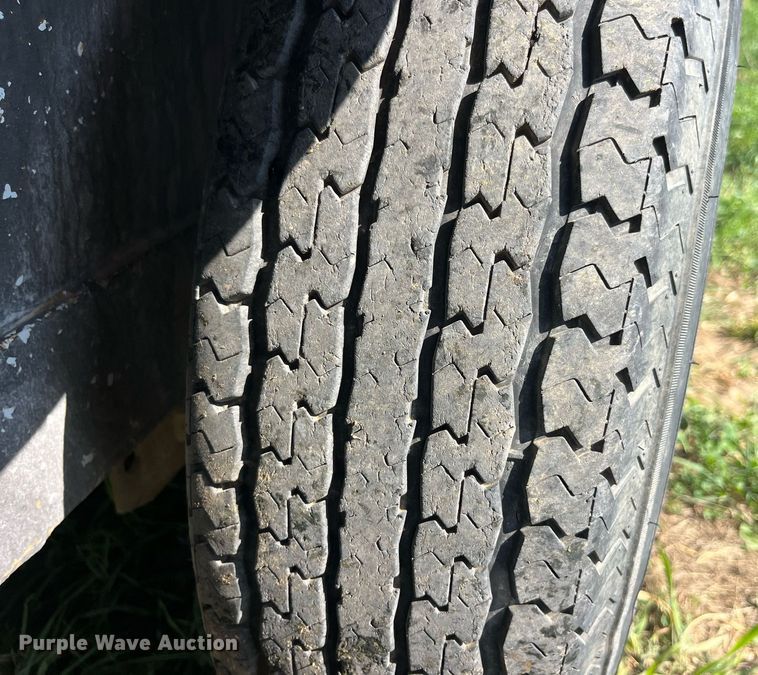 image for item EH2842 2008 Circle D Corp 6816GNST livestock trailer