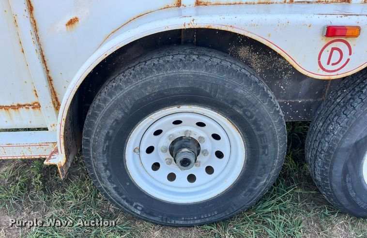 image for item EH2842 2008 Circle D Corp 6816GNST livestock trailer