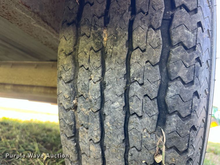 image for item EH2842 2008 Circle D Corp 6816GNST livestock trailer