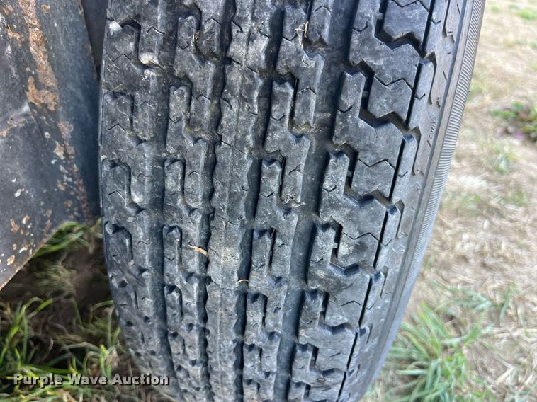 image for item EH2842 2008 Circle D Corp 6816GNST livestock trailer