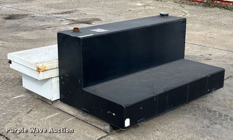 image for item EH2862 Dee Zee auxiliary fuel tank 