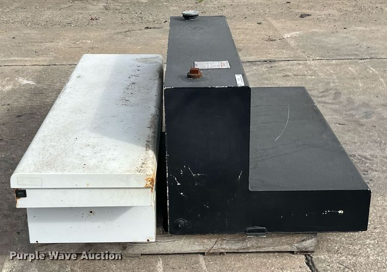 image for item EH2862 Dee Zee auxiliary fuel tank 