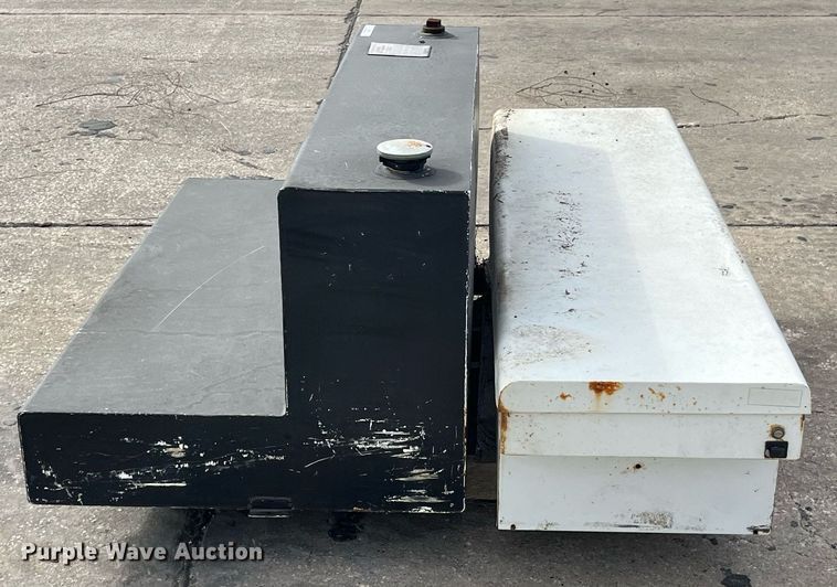 image for item EH2862 Dee Zee auxiliary fuel tank 