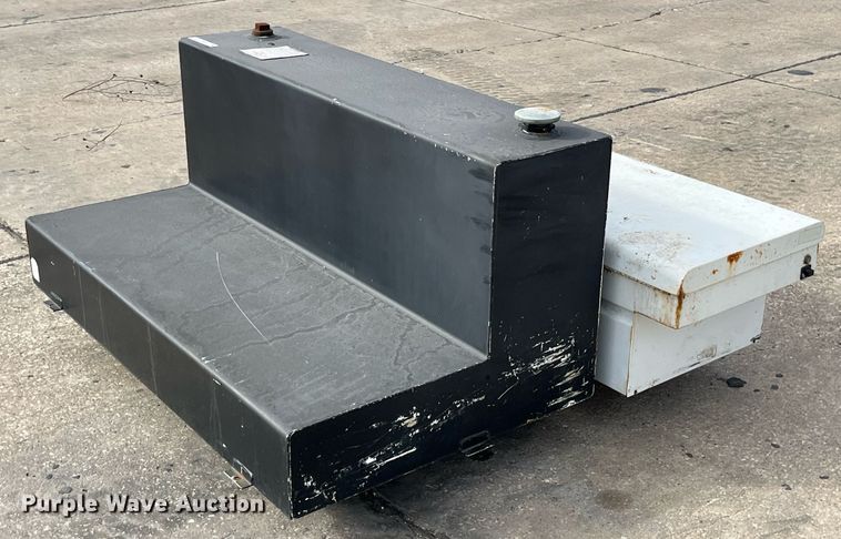 image for item EH2862 Dee Zee auxiliary fuel tank 