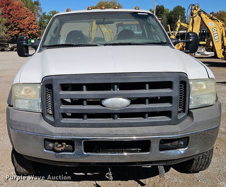 image for item EI8444 2005 Ford F450 Super Duty XL truck cab and chassis