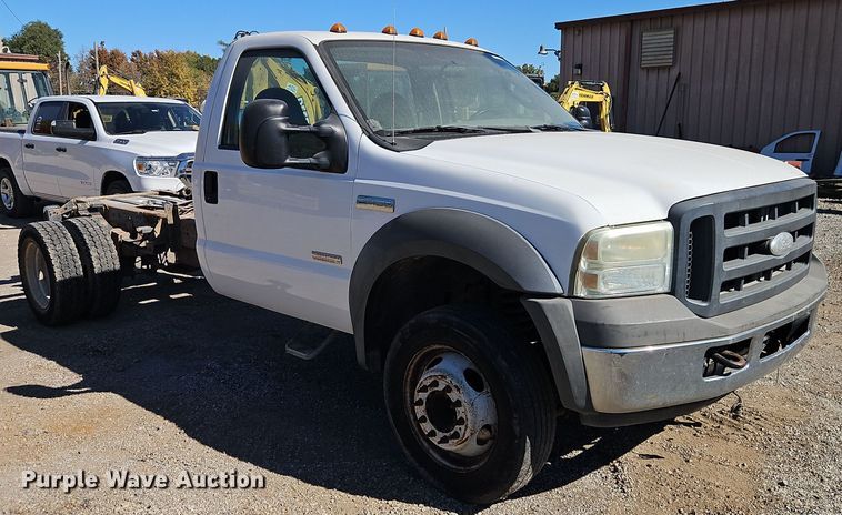 image for item EI8444 2005 Ford F450 Super Duty XL truck cab and chassis
