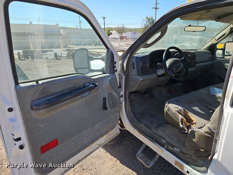 image for item EI8444 2005 Ford F450 Super Duty XL truck cab and chassis