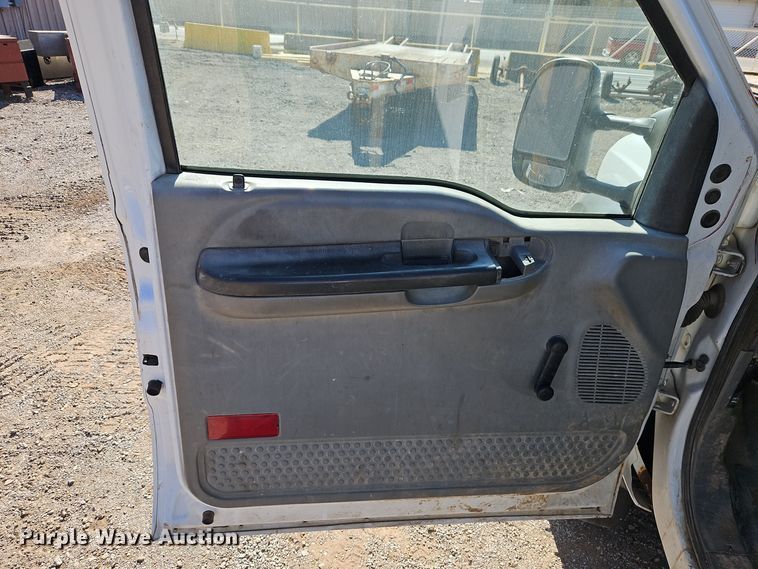 image for item EI8444 2005 Ford F450 Super Duty XL truck cab and chassis